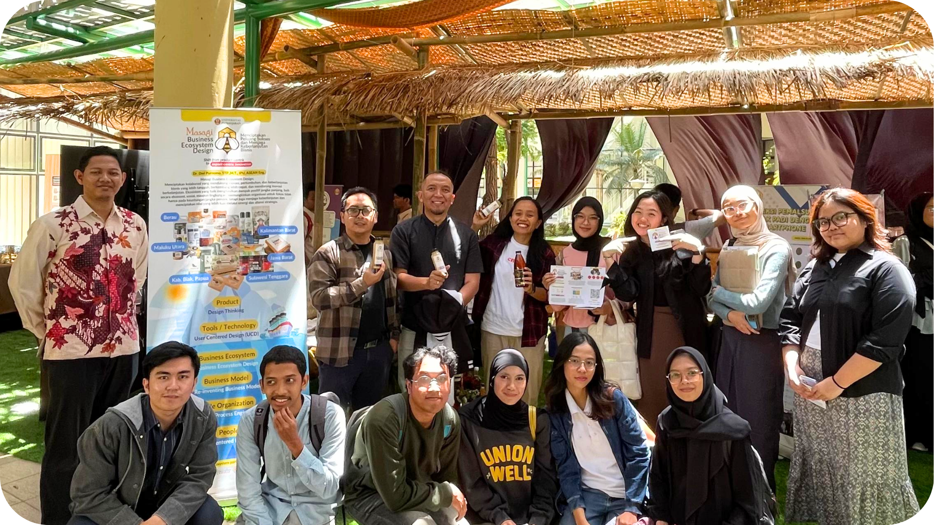 Pelajari bagaimana transformasi digital dan agilitas mengubah bisnis, serta strategi utama untuk mengimplementasikannya agar tetap kompetitif di dunia digital yang cepat.