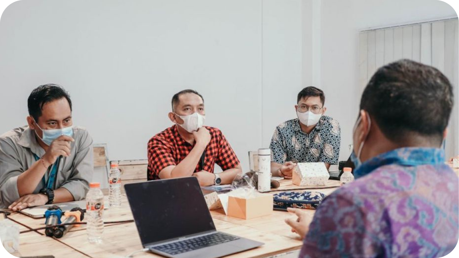 Pelajari bagaimana transformasi digital dan agilitas mengubah bisnis, serta strategi utama untuk mengimplementasikannya agar tetap kompetitif di dunia digital yang cepat
