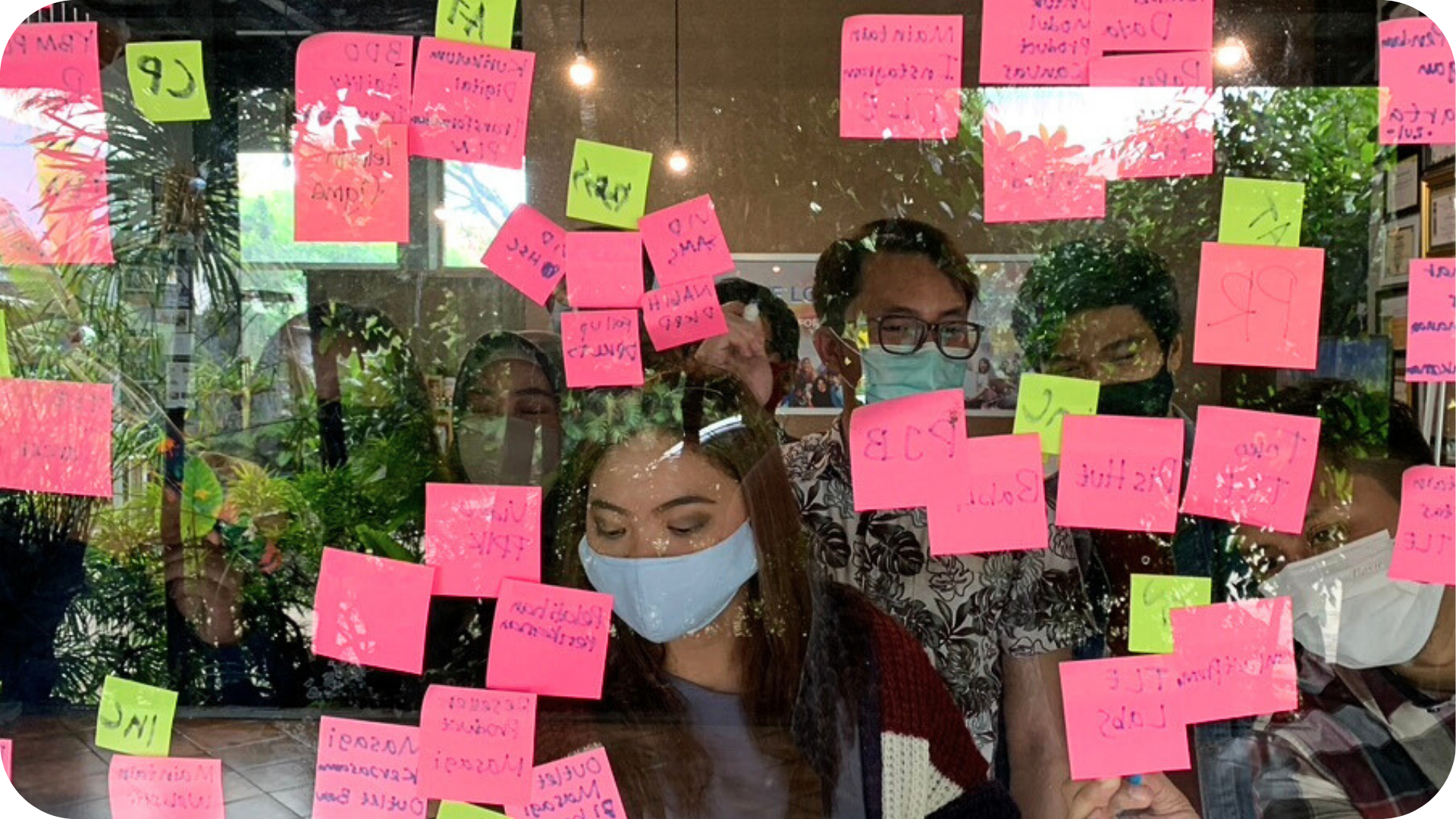 Pelajari bagaimana transformasi digital dan agilitas mengubah bisnis, serta strategi utama untuk mengimplementasikannya agar tetap kompetitif di dunia digital yang cepat.