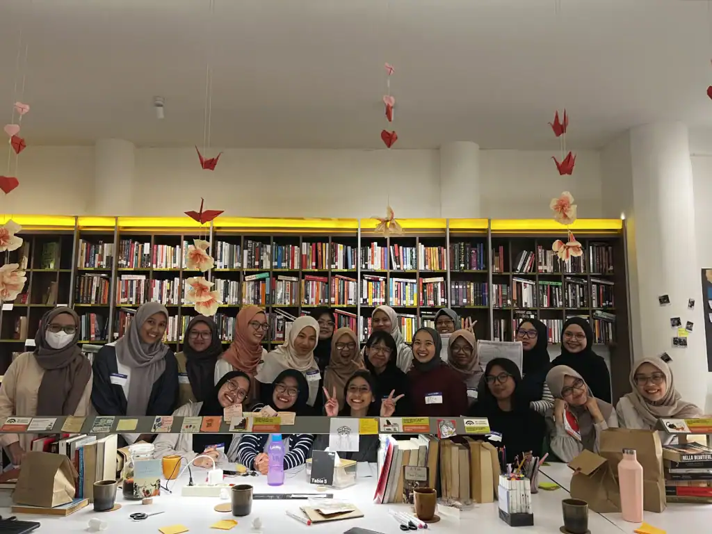 DT4Life adalah program refleksi berbasis Design Thinking untuk membantu kamu mengenali arah hidup, merespon tantangan, dan mulai bergerak lagi.