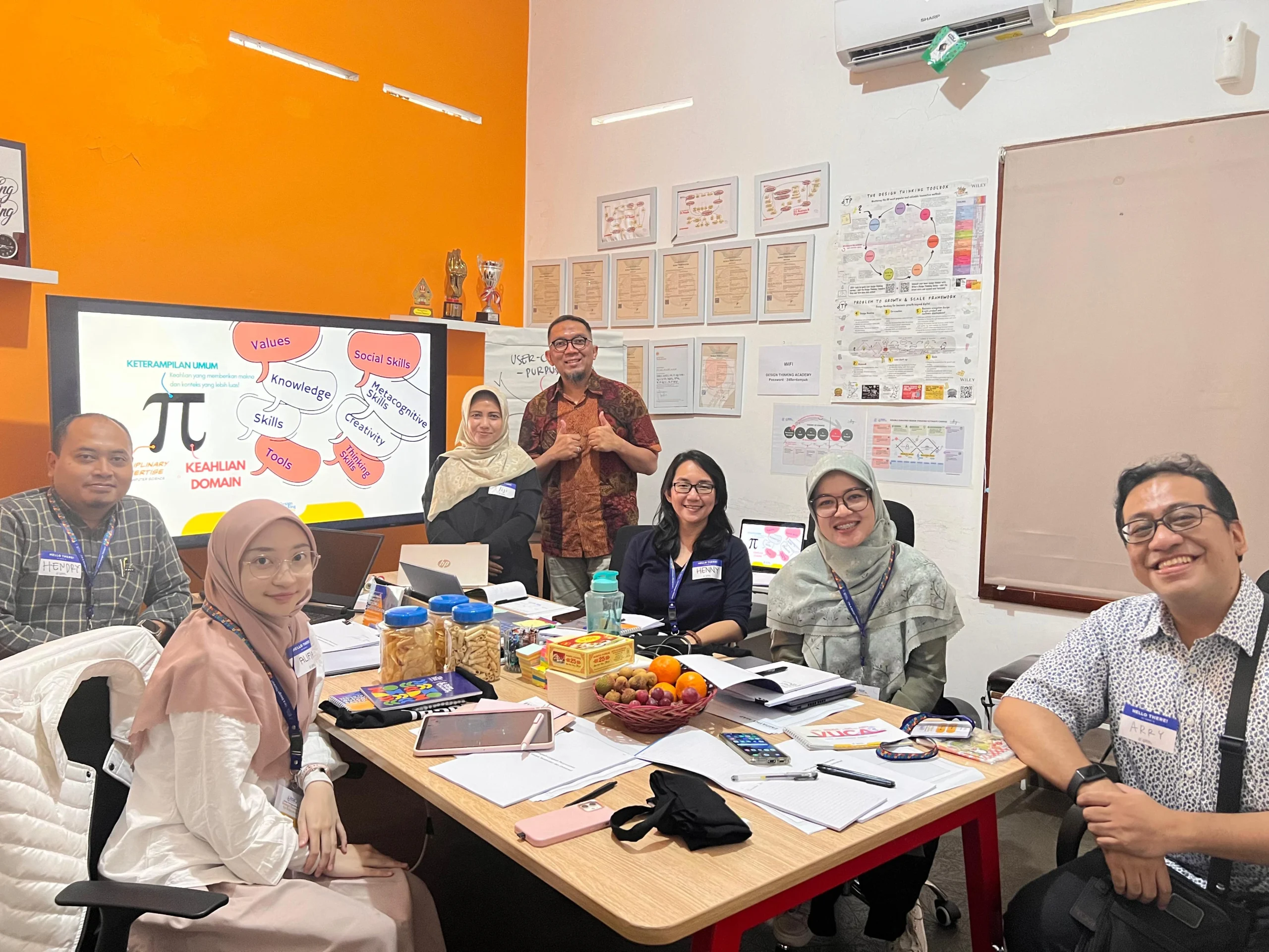 Peserta mengikuti pelatihan Design Thinking for Educators di Design Thinking Academy